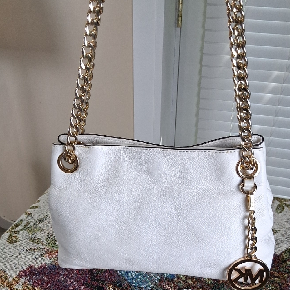 Michael Kors Cream Shoulder Bag with Gold Chain - Picture 14 of 17